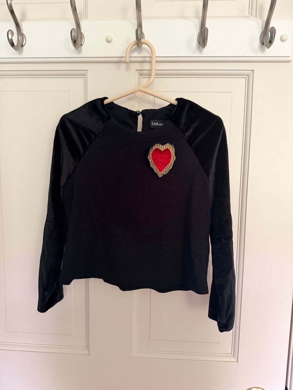 LiaLea Black Velvet Sleeve Shirt with Removable Heart Patch Pin Size 5-6